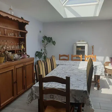 ゲストハウス Le Hardas Mercure Saint-Saturnin-du-Limet